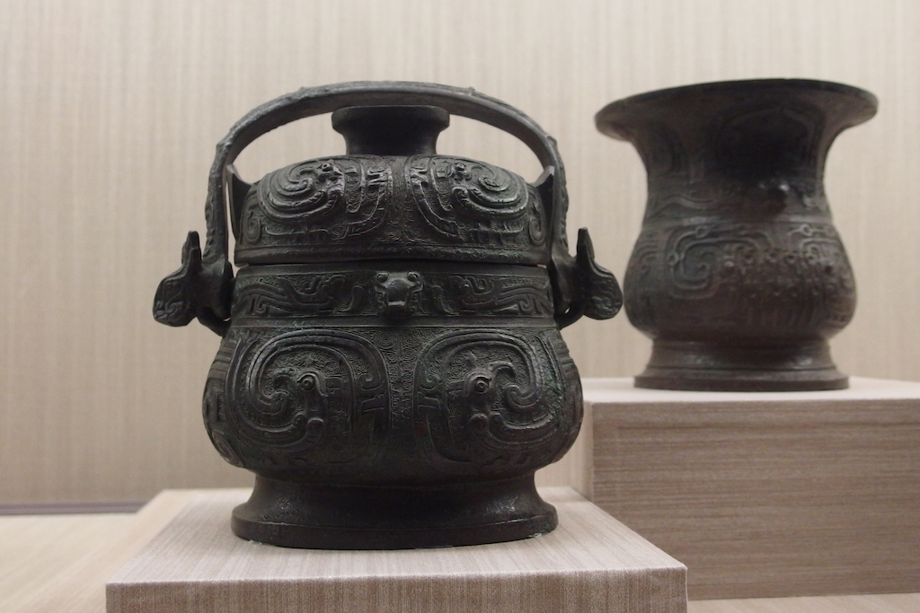 中国美術品 堆朱 龍と鳳凰文様皿 台湾国立故宮博物館 中国美術品 堆朱 龍と鳳凰文様皿 台湾国立故宮博物館 - メルカリ